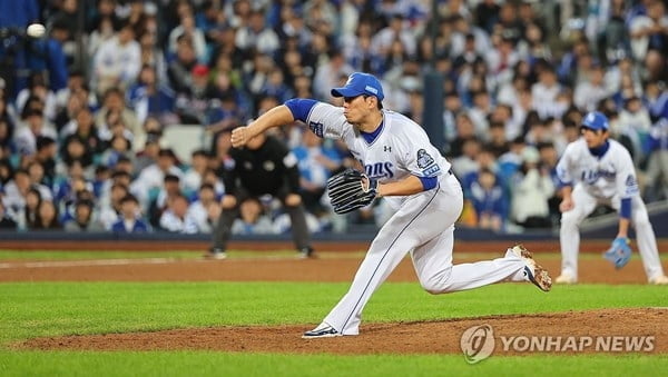 雪上加霜！队长B费铲翻麦迪逊被红牌罚下 曼联将10人应战
