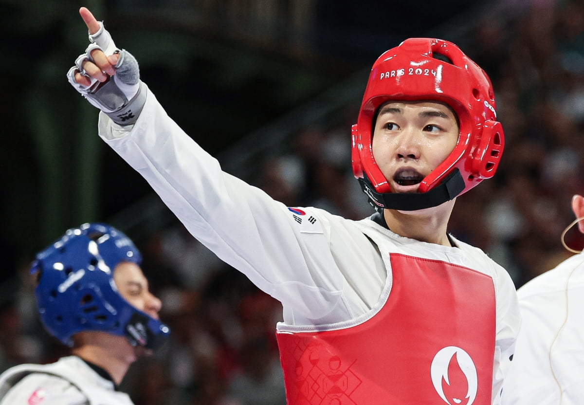 伊普斯维奇vs莱斯特城：卡尔温-菲利普斯、德拉普首发，瓦尔迪、温克斯出战