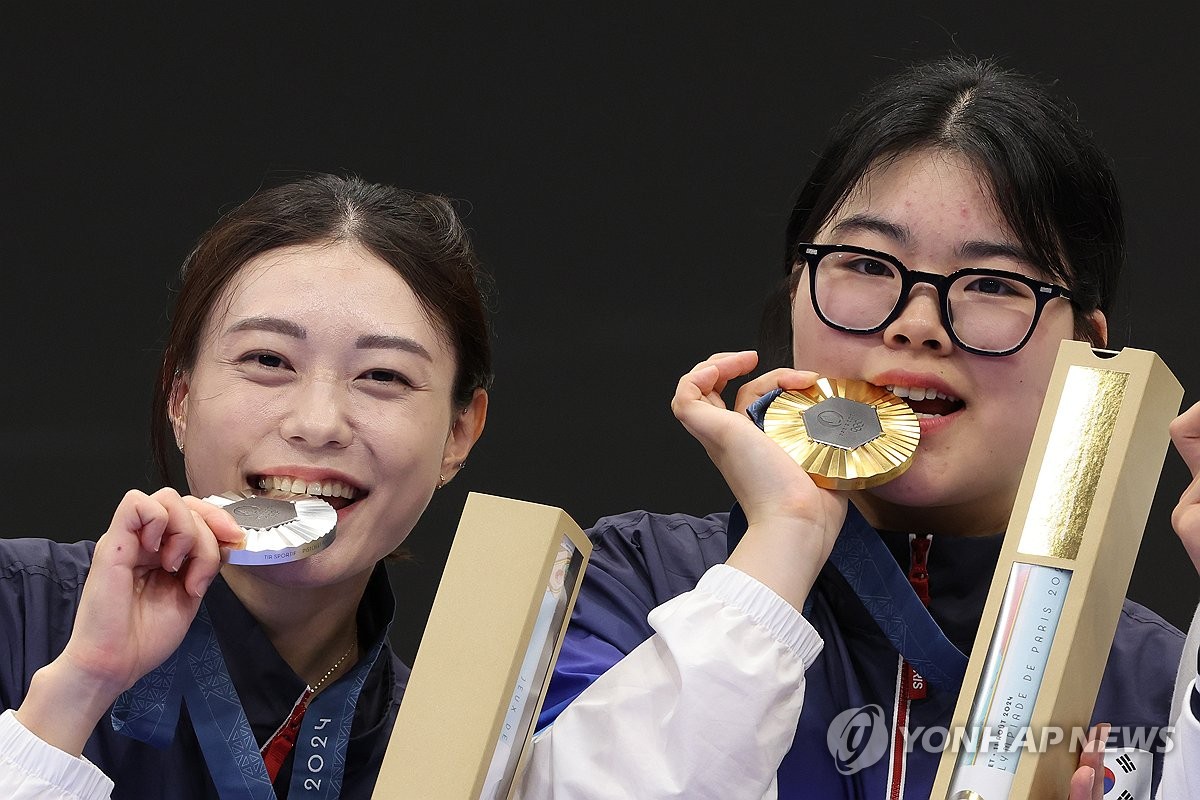 整装待发，每体：巴萨代表团已经抵达了金球奖颁奖现场