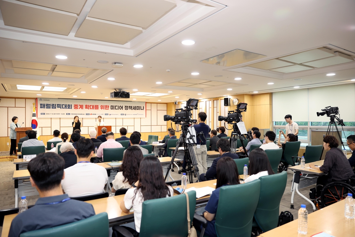 安切洛蒂：维尼修斯和罗德里戈明天能不能上？今天训练后再看