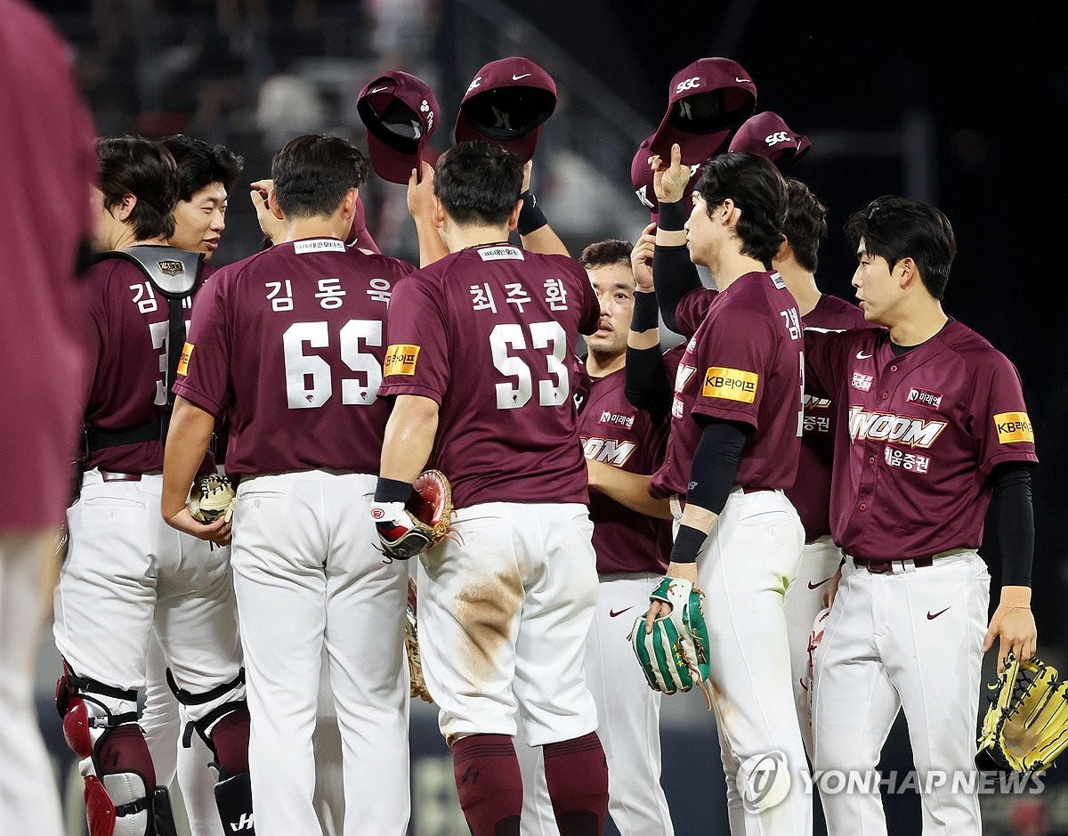 里夫斯伤情目前是每日观察但已回归训练 他仍可能参加湖人与勇士比赛