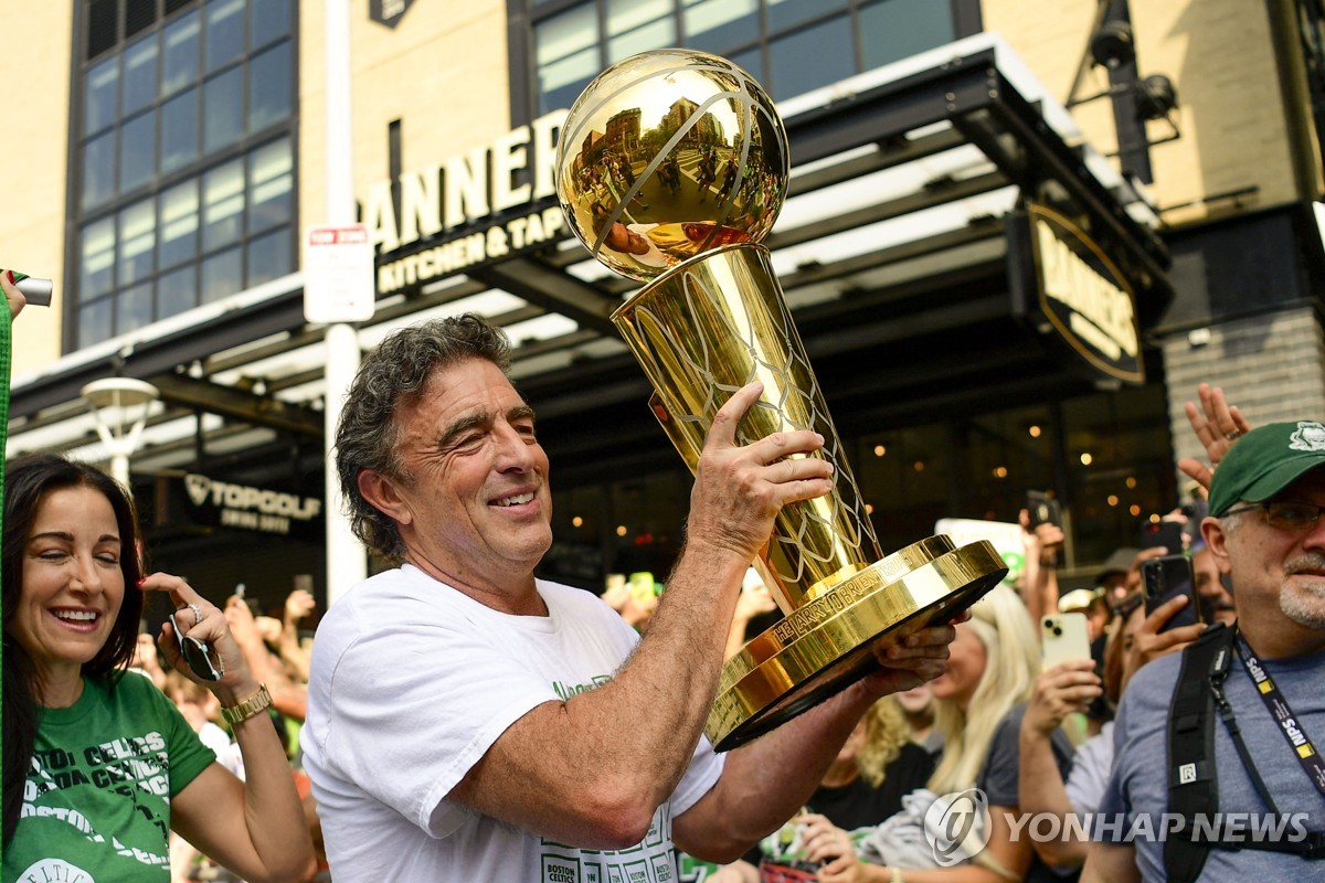 ⚽欧冠半场：埃姆雷詹、吉拉西先后点射 阿德耶米戴帽 多特蒙德暂5-1领先凯尔特人