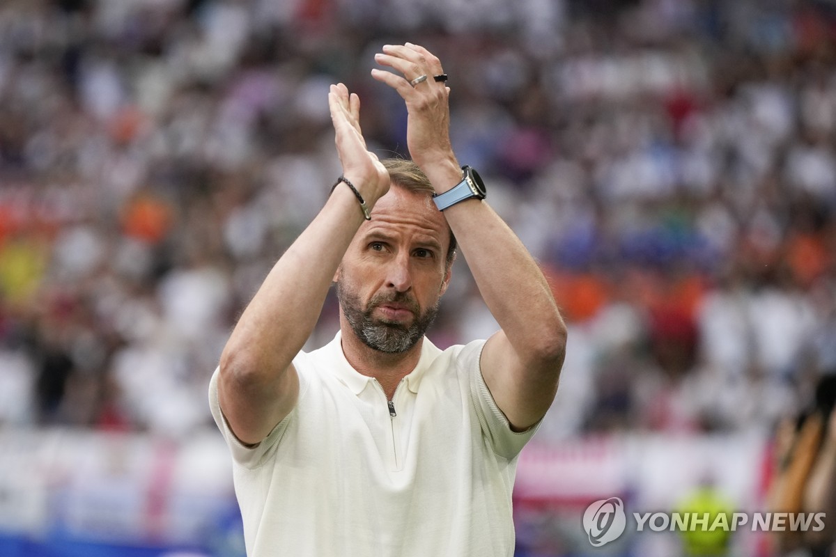 门兴格拉德巴赫2-0圣保利，普莱亚首开纪录，克莱因丁斯特扩大比分